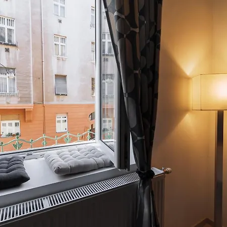 Spacious Premium Apartment By Buda Castle District *