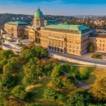 Spacious Premium Apartment By Buda Castle District * Budapešť